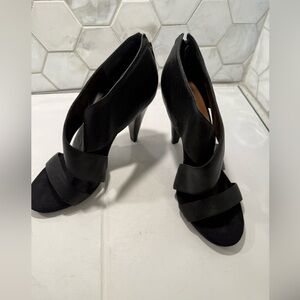 Marc Fisher Black Leather Crisscross Heels Dress Sandals Zip Back Size 7.5